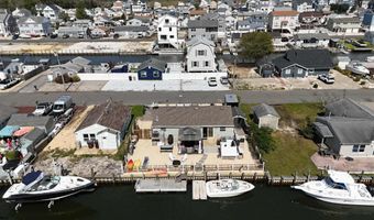 210 Fernwood Dr, Bayville, NJ 08721