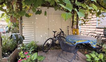 25 Marsh St, Newport, RI 02840