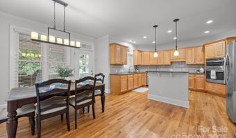 6323 Woodleigh Oaks Dr, Charlotte, NC 28226