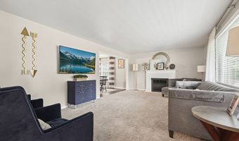 1527 Glenking Ln, Alliance, OH 44601