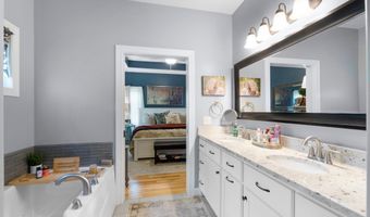 1123 N Dewey St, Auburn, IN 46706
