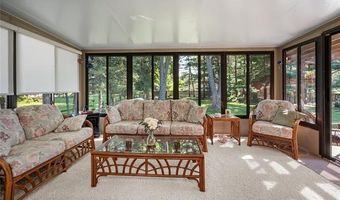 16 Lakeridge Dr, Adrian, MI 49221