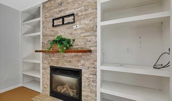 132 Point Of Woods Dr, Albany, NY 12203