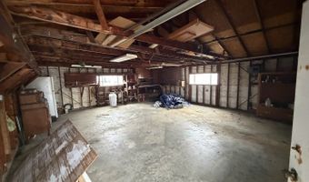 140 S 4th St, Albion, IL 62806