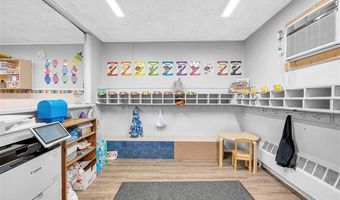 5043 Allen Rd, Allen Park, MI 48101