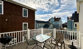 29 Ann St 3, Newport, RI 02840