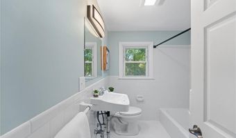 7 Laneway Ct B, Narragansett, RI 02882