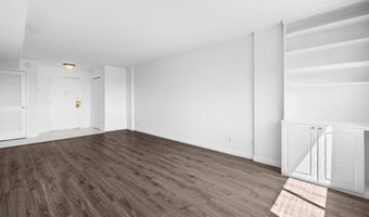 5340 HOLMES RUN Pkwy 1102, Alexandria, VA 22304
