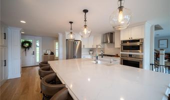 136 Aldrich Rd, Glocester, RI 02857