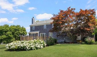 220 Island Dr, Middletown, RI 02842