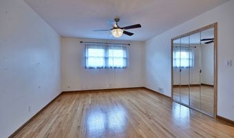 2360 N Drury Ln, Arlington Heights, IL 60004