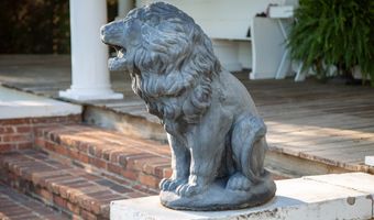 66 Weaver St, Baxley, GA 31513