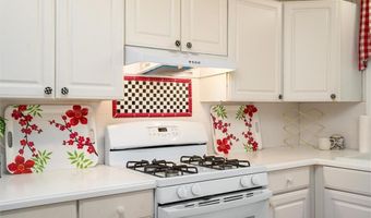920 Grove St, Baldwin City, KS 66006