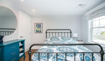 25 Dearborn St 2, Newport, RI 02840
