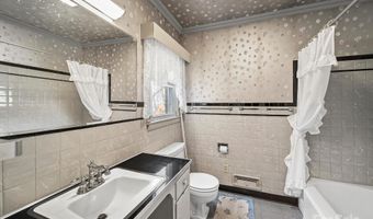33 Lake St, Badin, NC 28009