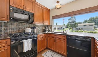 254 Village Mead Dr, Ballwin, MO 63021