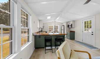 15 1st St 15, Bourne, MA 02532