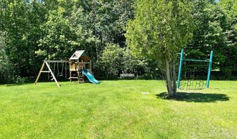 15 N Ridge Rd, Beaver Cove, ME 04441