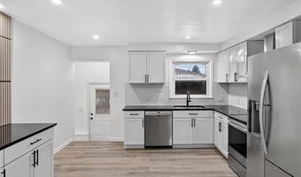 8664 Louise Ave, Allen Park, MI 48101