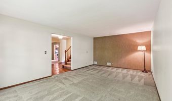 761 Mayfair Ln, Algonquin, IL 60102