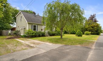 8 Maple Ave, Clinton, CT 06413
