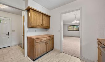 4015 Clarendon St, Bel Aire, KS 67220