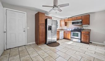 69 Sunshine Cir, Bridgeport, CT 06606