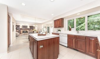 5521 Lohr Lake Dr, Ann Arbor, MI 48108