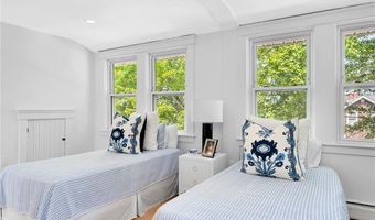 114 Rodman St, Narragansett, RI 02882