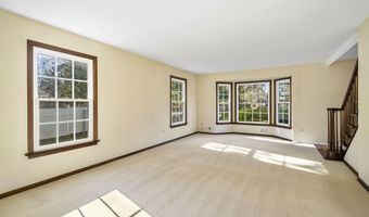 4 Westminster Dr, Annandale, NJ 08801