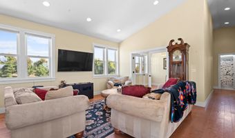 21358 OAK Ln, Aurora, OR 97002