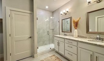 915 NE Heights Ln, Bentonville, AR 72712