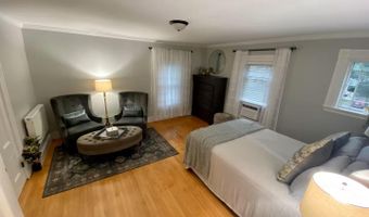 15 Maple St, Bangor, ME 04401
