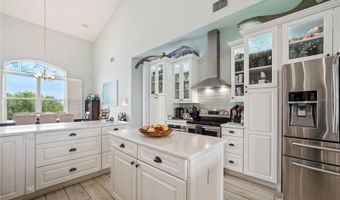 807 CHIPAWAY Dr, Apollo Beach, FL 33572