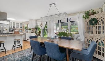 17 Lee St, Cranston, RI 02920