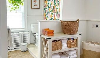 5 Gardiner St, Newport, RI 02840