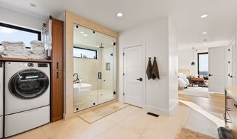 348 E HIDDEN LAKE Dr, Bountiful, UT 84010