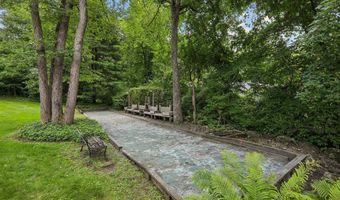 10 Terra Glen Rd, Danbury, CT 06811