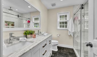 9 Arapaho Rd, Brookfield, CT 06804