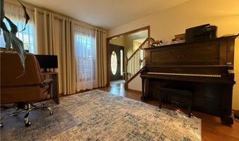 251 Kingston Dr, Aurora, OH 44202