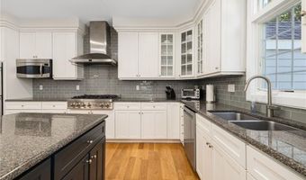 42 Camden Rd, Narragansett, RI 02882