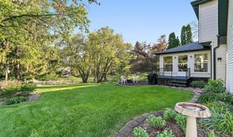 1045 Helen Dr, Algonquin, IL 60102