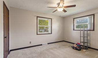 1307 S Washington Ave, Aurora, MO 65605