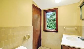 35 Hanson Rd, Barrington, RI 02806