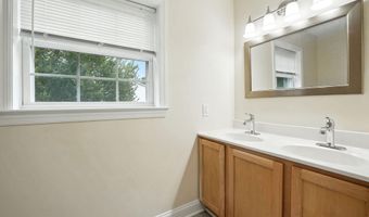 2134 S LOWELL St, Arlington, VA 22204