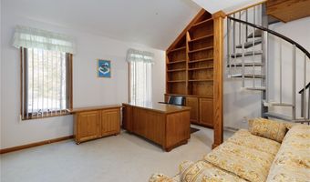 200 GREENTREE Cir, Aurora, OH 44202