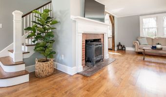 28 Rock Cut Rd, Bridgewater, CT 06752