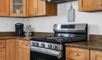 40 Hillview Dr, Bangor, ME 04401