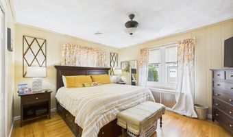 30 Alvin St, Warwick, RI 02886