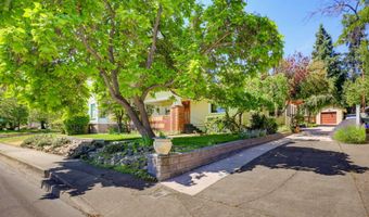 307 N Main St, Ashland, OR 97520